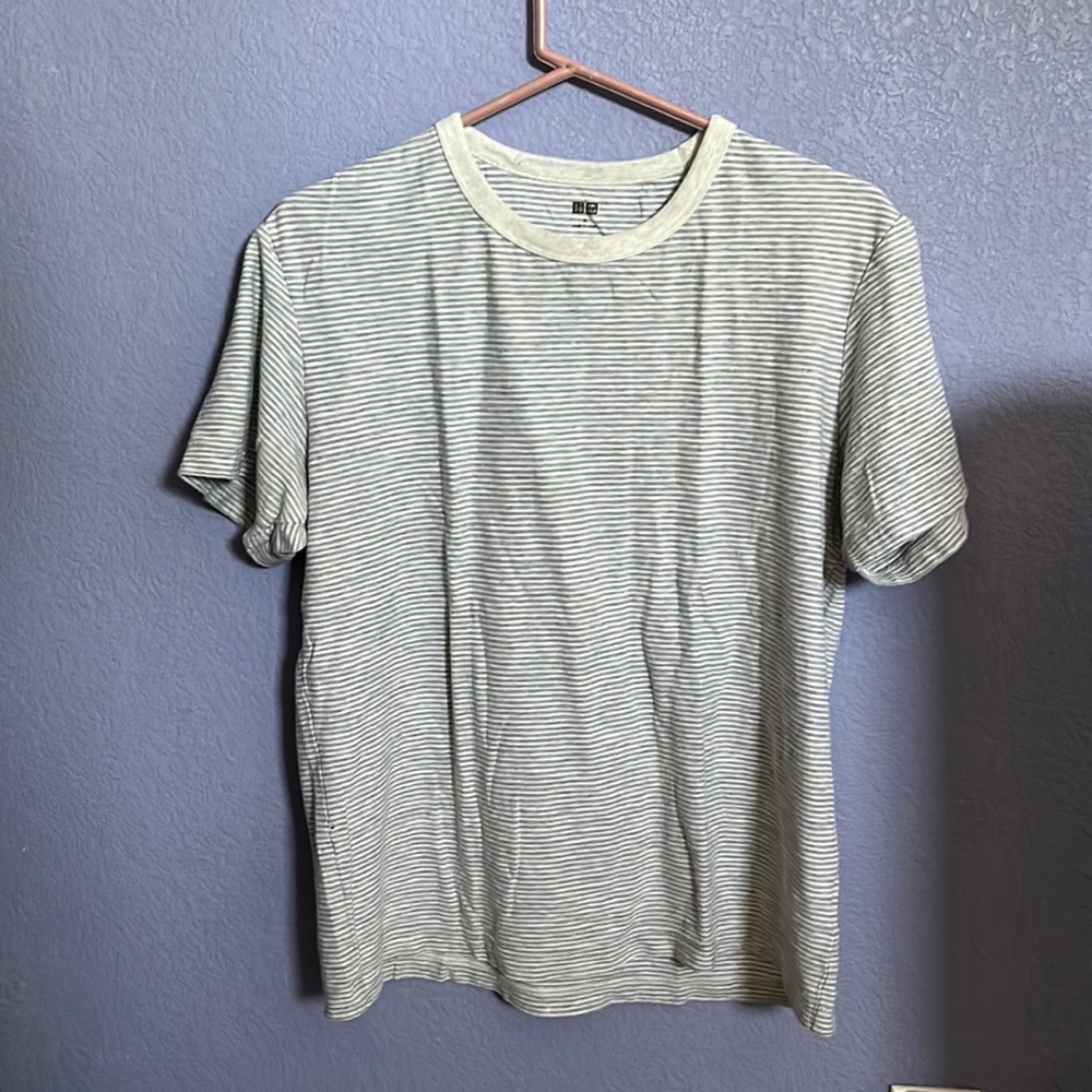 Uniqlo grey and white stripped t shirt size Medium